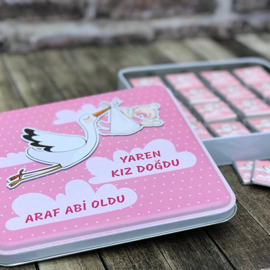 Bebek Çikolatası Pembe Leylek Tasarım Modeli Kare Metal Kutu 48li